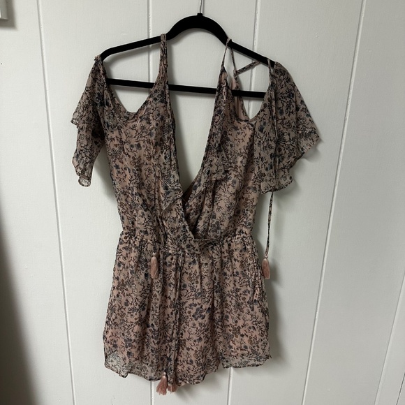Large American Eagle Outfitters Romper - Picture 2 of 3